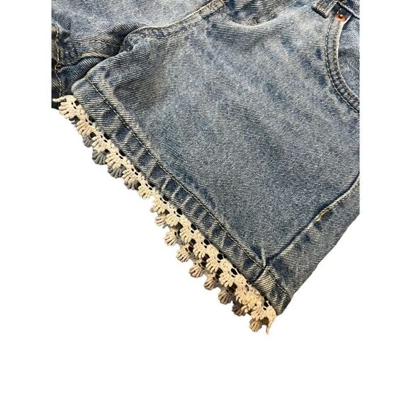Levi’s Denim Girlfriend Short - Girls 8 - Picture 2 of 6